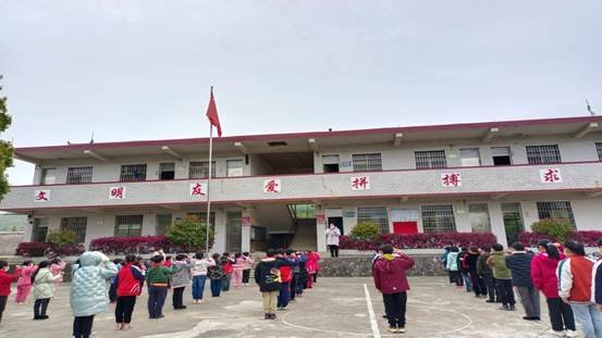 邵陽縣下花橋鎮(zhèn)和平小學防溺水簽名大會