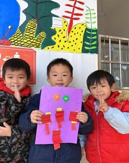 新寧縣清江橋鄉(xiāng)中間幼兒園開展趣味手工制作運動