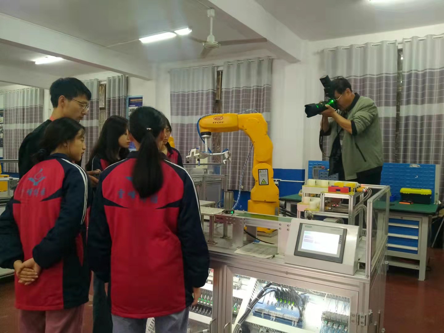 洞口博雅職校辦特色專業(yè)高薪就業(yè)