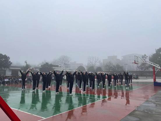 落實“雙減”強體質(zhì)，陽光體操展風采