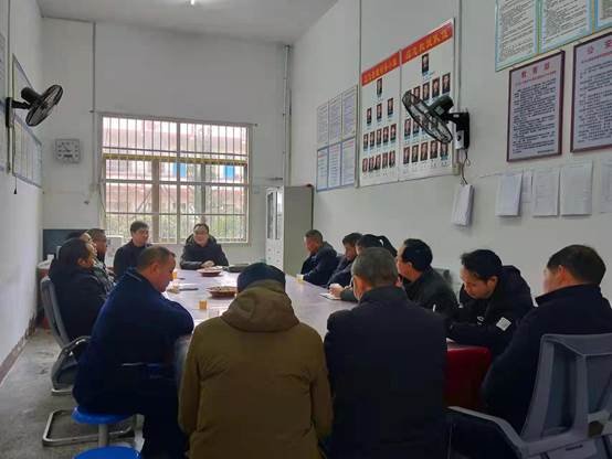 洞口縣花古街道中間黌舍向?qū)У脚R花古中學(xué)調(diào)研引導(dǎo)工作