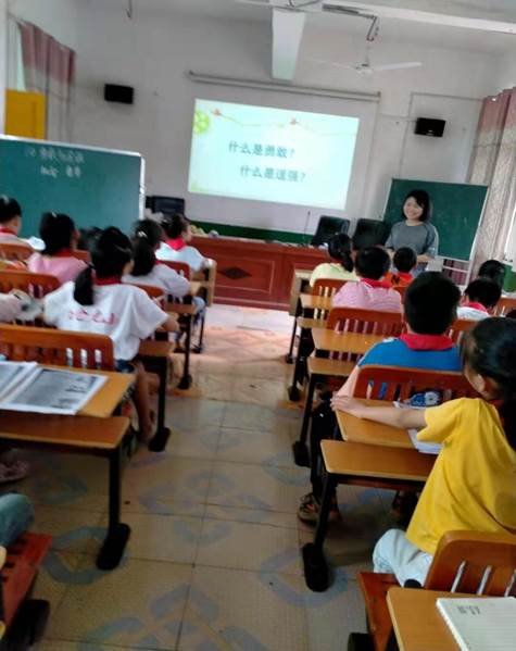邵陽(yáng)縣白倉(cāng)鎮(zhèn)中間完小舉行“生理健康教育觀摩講座”