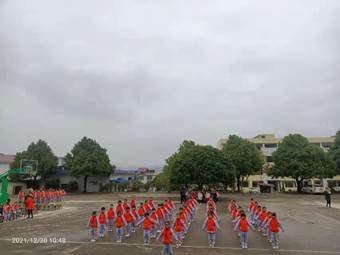 “七彩陽光”伴我成長——新寧縣白沙中間小學舉行慶元旦體操比賽運動