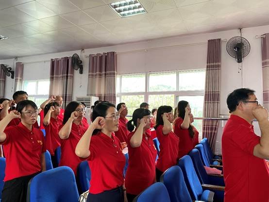 邵陽市東塔小學(xué)黨支部開展“憶紅船百年·承紅色精神”主題運動