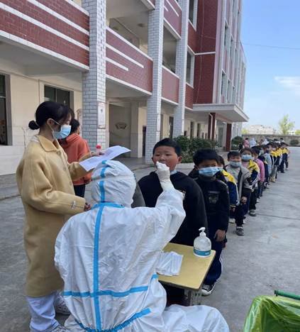 果斷守住疫情防控關卡——邵陽縣白倉鎮(zhèn)中間完小全員核酸檢測