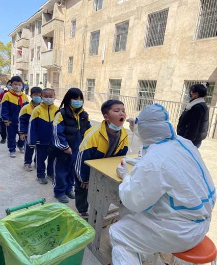 果斷守住疫情防控關卡——邵陽縣白倉鎮(zhèn)中間完小全員核酸檢測