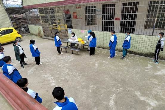 開展核酸檢測(cè)，筑牢防控防線——邵陽(yáng)縣塘渡口鎮(zhèn)玉田中學(xué)開展全校核酸檢測(cè)