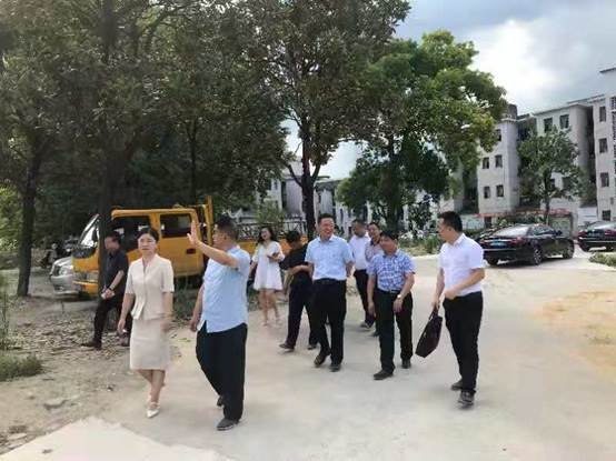 洞口縣縣委副書記郭向榮到高沙鎮(zhèn)中學(xué)檢查防溺水等工作