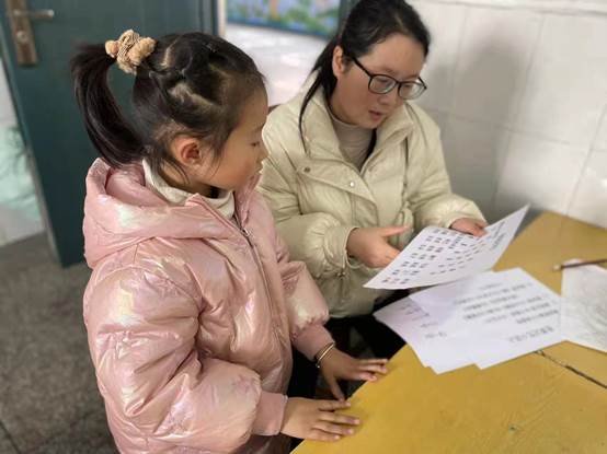 武岡市紅星小學(xué)開展低年級(jí)無紙化期末素質(zhì)測(cè)評(píng)活動(dòng)