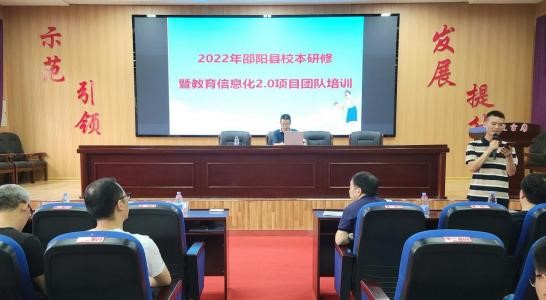 創(chuàng)新校本研修機(jī)制  提升教師專業(yè)能力