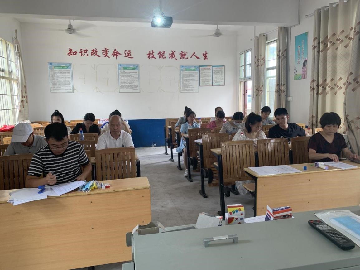 河伯完全小學(xué)舉行2022年暑假教師安全培訓(xùn)防