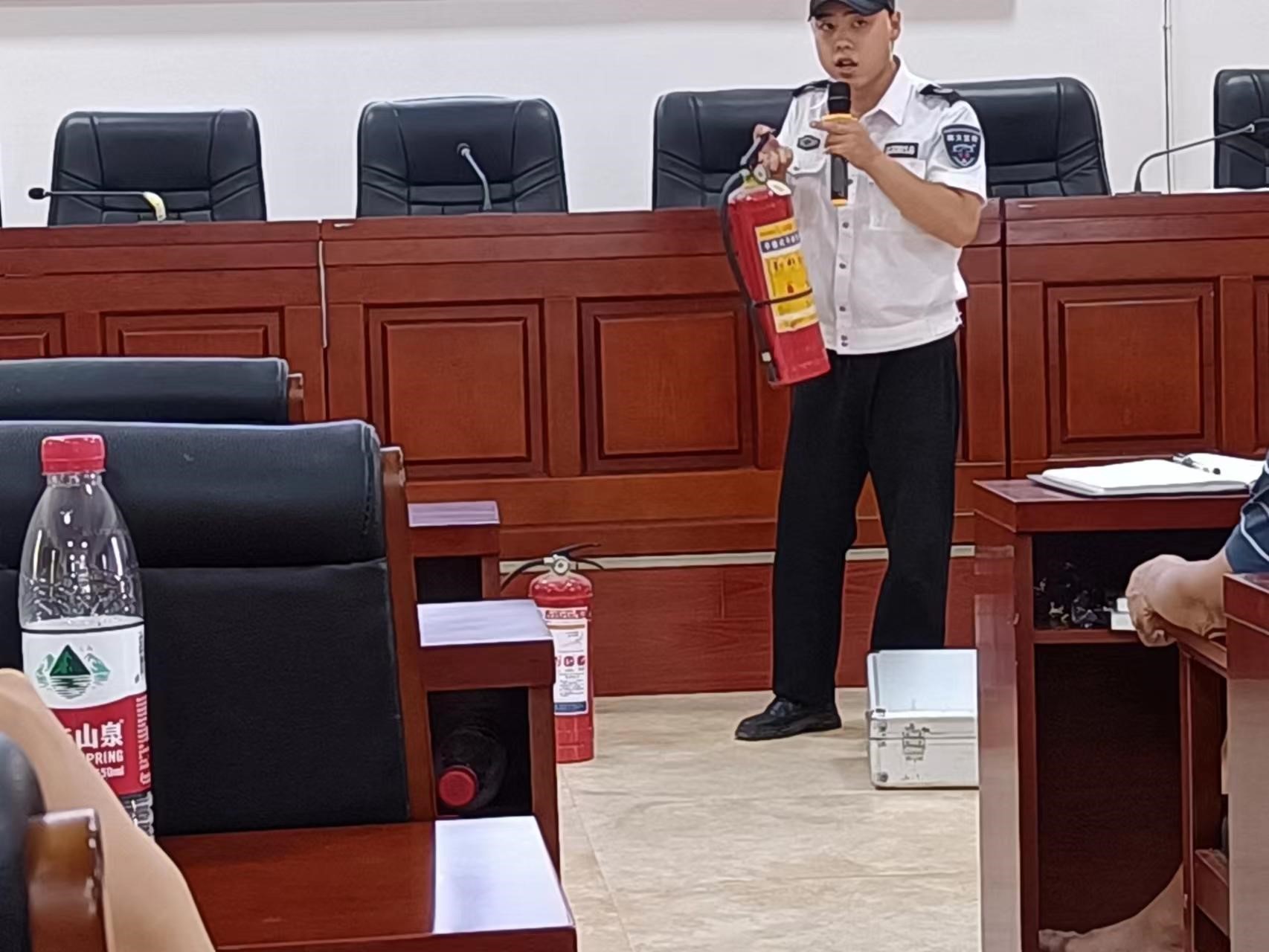 邵陽縣塘渡口中學(xué)召開“消防安全，生命至上”消防安全知識(shí)講座