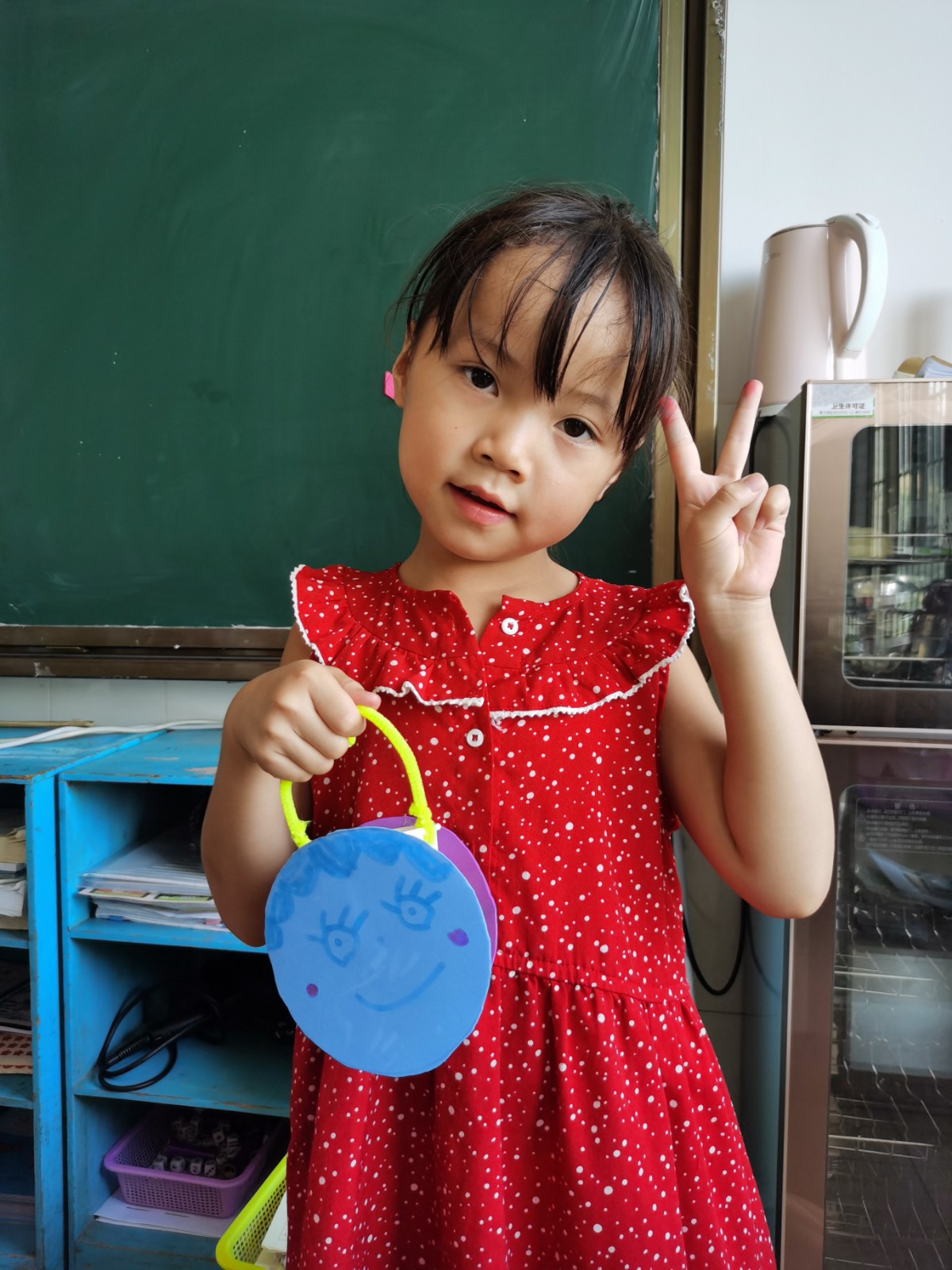 新寧縣清江橋鄉(xiāng)中心幼兒園開展《禮贊教師節(jié)，情滿中秋月》主題教育活動(dòng)