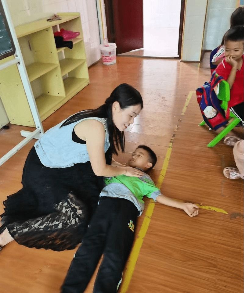 新寧縣高橋鎮(zhèn)中心幼兒園開展防溺水演練行動