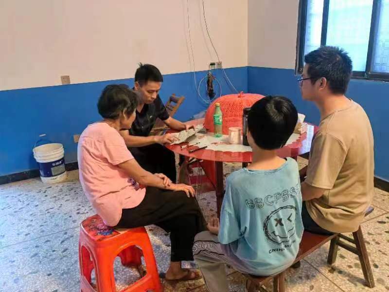 邵陽(yáng)縣蔡橋鄉(xiāng)中學(xué)開(kāi)展防溺水“千師訪萬(wàn)戶”家訪活動(dòng)