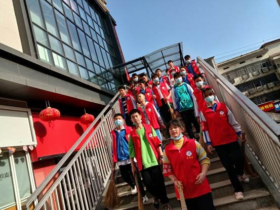 塘渡口中學(xué)開展志愿者服務(wù)活動(dòng) ——-共創(chuàng)文明城市、共建文明校園