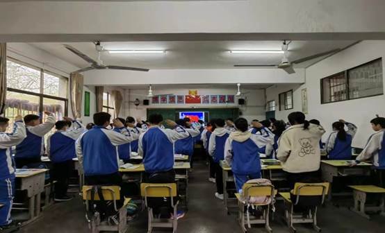 塘渡口中學(xué)開展防溺水教育