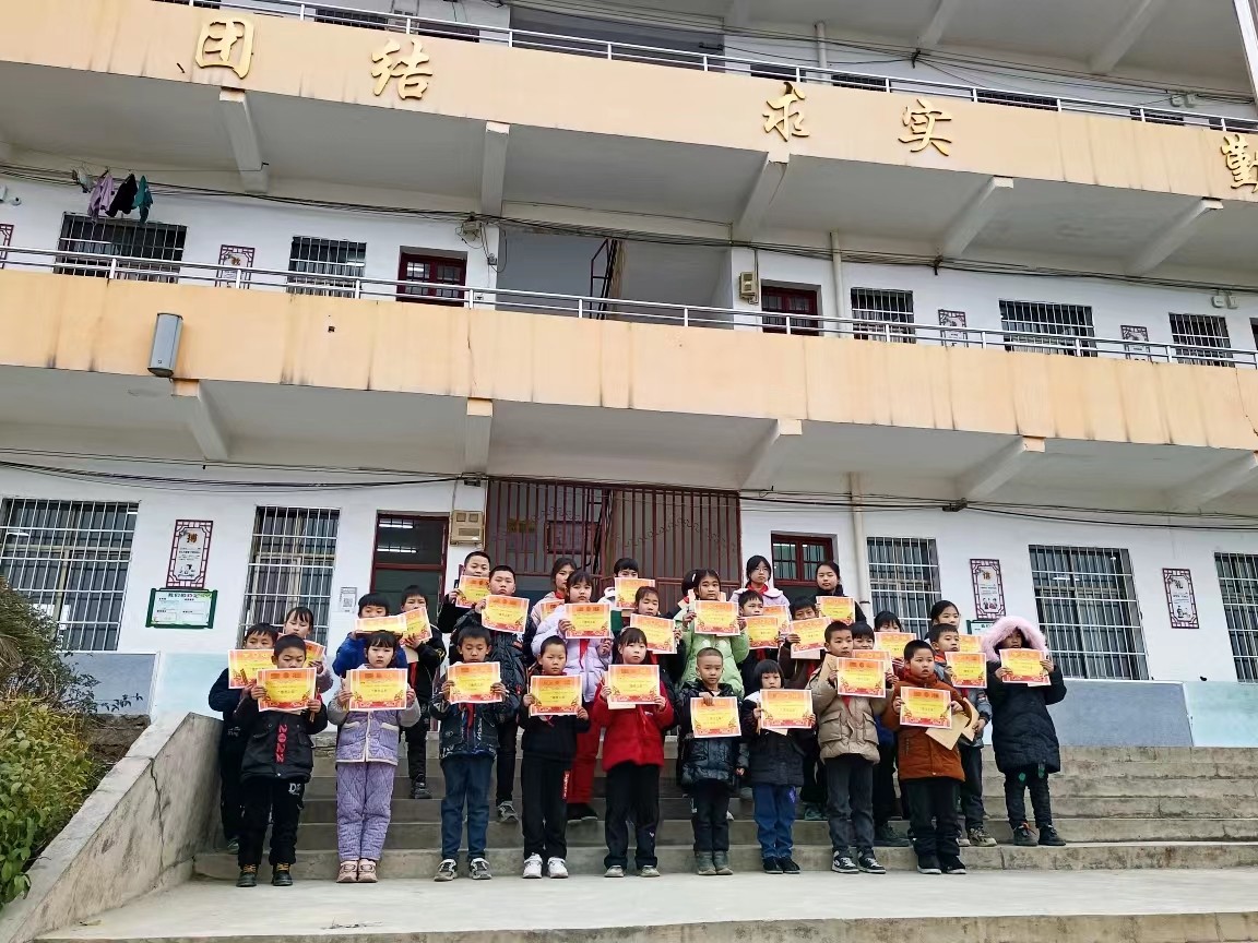 “勵志成就夢想，少年揚(yáng)帆起航”