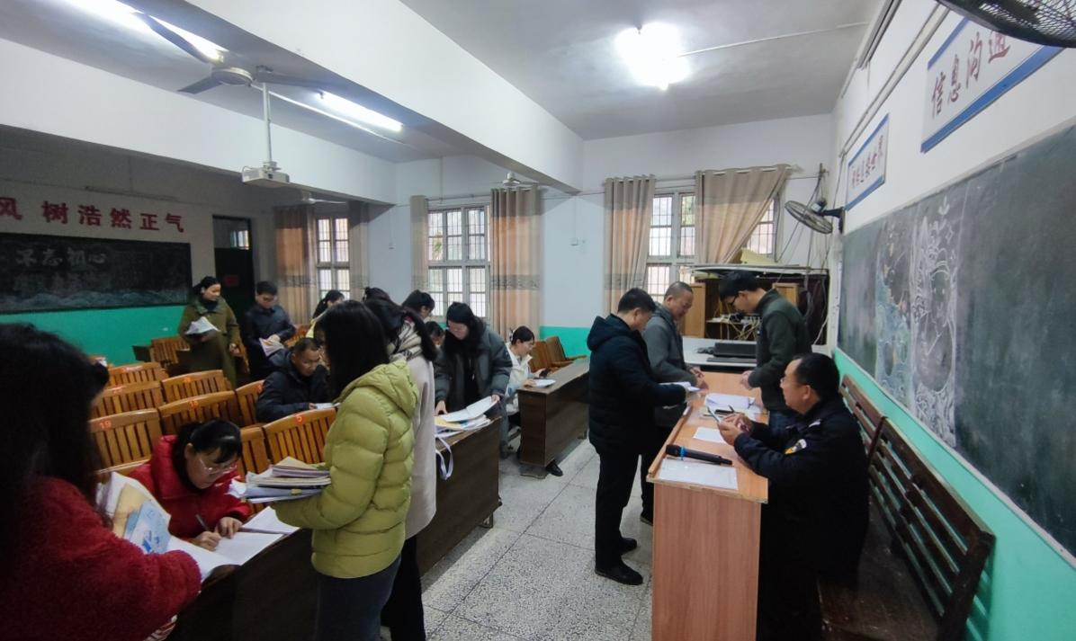 洞口縣山門鎮(zhèn)橫溪初級中學(xué)開展教學(xué)常規(guī)檢查