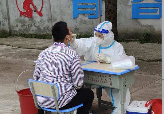 筑牢校園疫情防控堡壘——金稱市鎮(zhèn)中學(xué)開展第二次師生全員核酸檢測