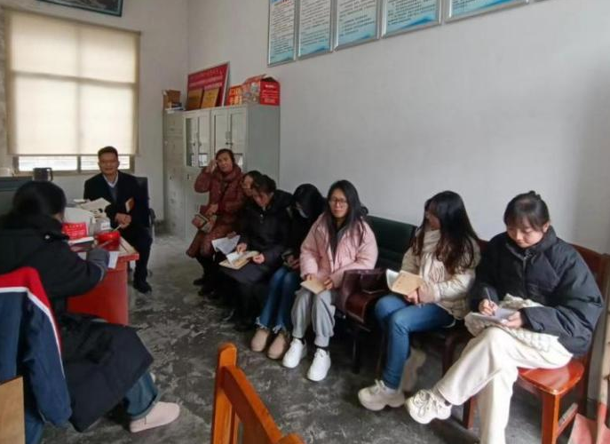 以“三愛(ài)、三帶、三課堂”， 促“楚怡”思政創(chuàng)新團(tuán)隊(duì)課堂建設(shè)