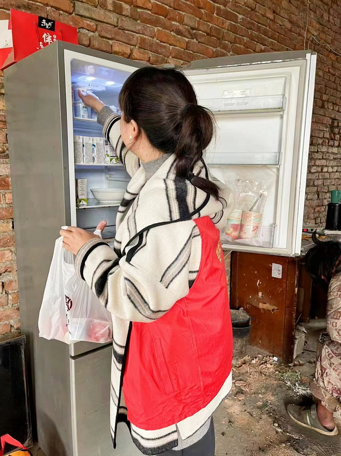 石榴花開(kāi)滿校園  家風(fēng)傳承民族情