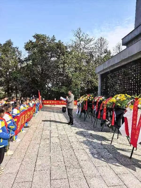 緬懷先烈寄哀思，紅色基因永傳承