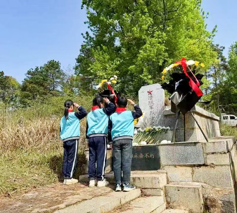 霞塘云中心完小開展
