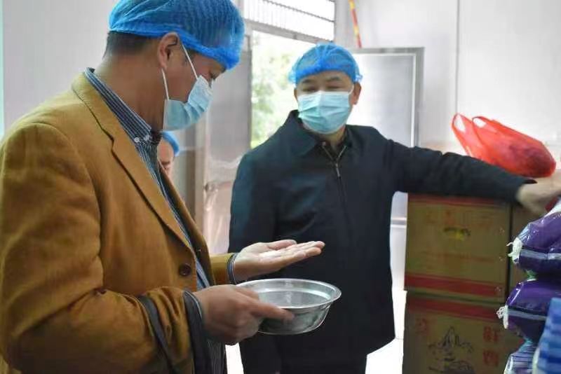 隆回二中織密校園食品“安全網(wǎng)”