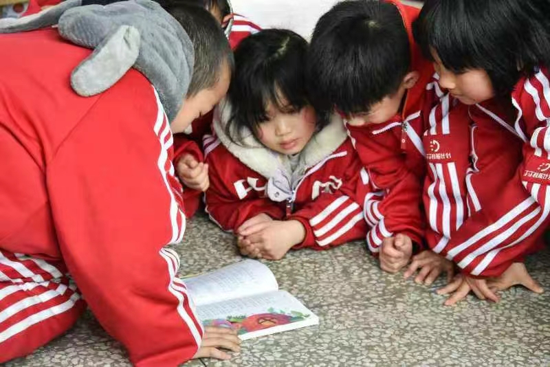 書籍與籃球架起鄉(xiāng)村教育