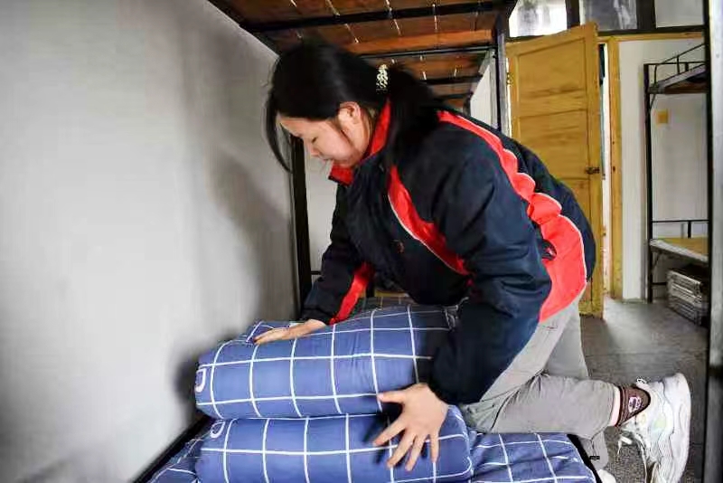 隆回二中舉行寢室內(nèi)務(wù)整理競賽