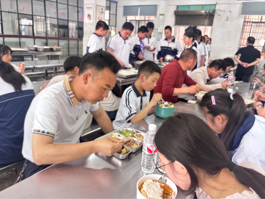 竹市鎮(zhèn)中學：暖心陪餐零距離  筑牢校園食品安全防線