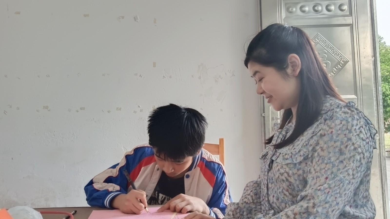 “筑牢安全防線，守護(hù)成長凈土”