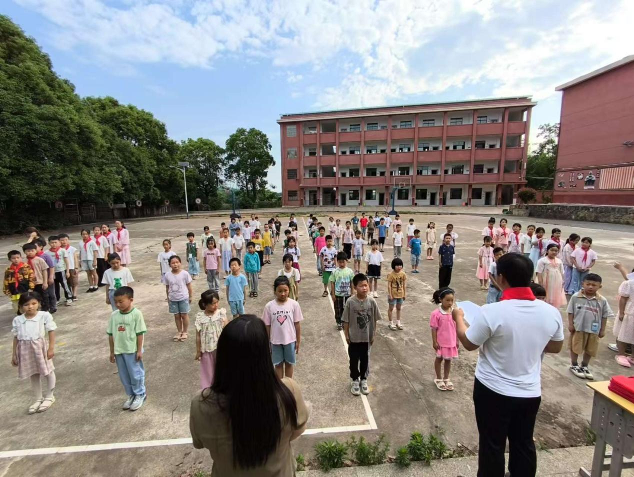 “星星火炬伴成長——紅色基因永流傳”