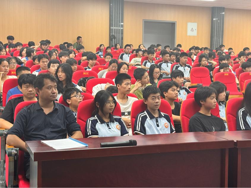 塘渡口鎮(zhèn)玉田初級中學(xué)召開畢業(yè)班 學(xué)困生座談會