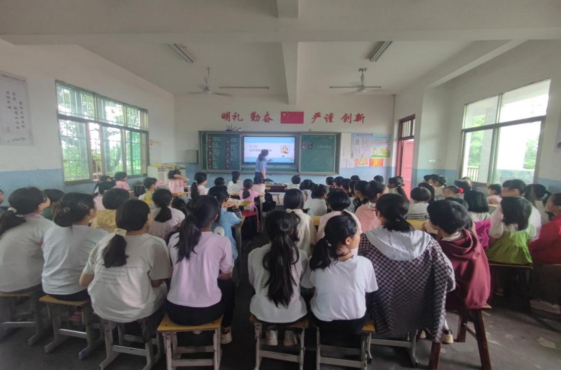 筑牢安全防線(xiàn)，守護(hù)花蕾綻放