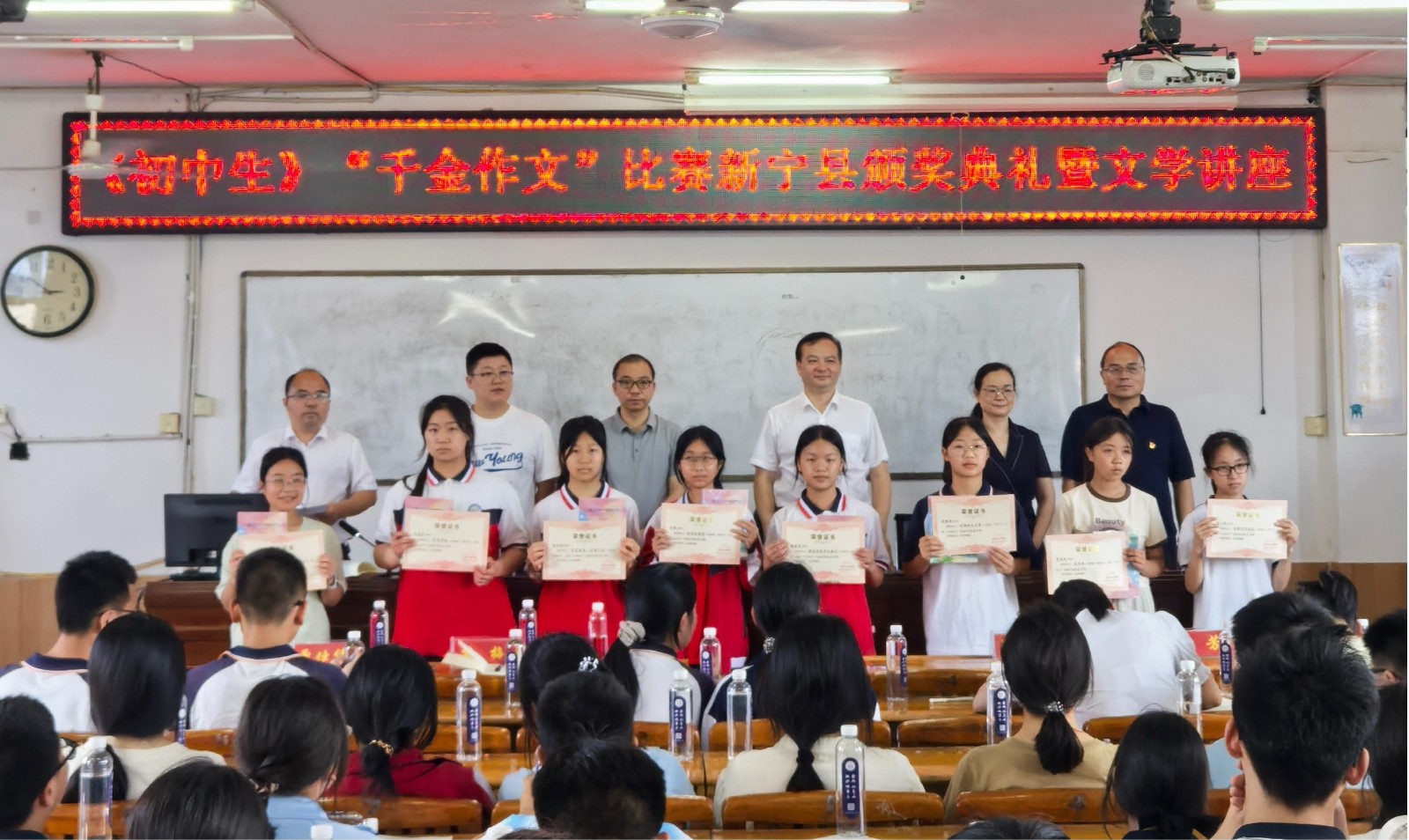 “書(shū)香致遠(yuǎn)，幸福雙減”