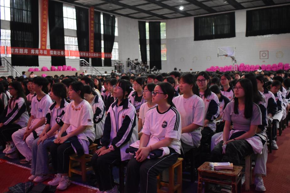 隆回二中開展法治宣講進(jìn)校園活動(dòng)：筑牢青春防線，護(hù)航平安成長