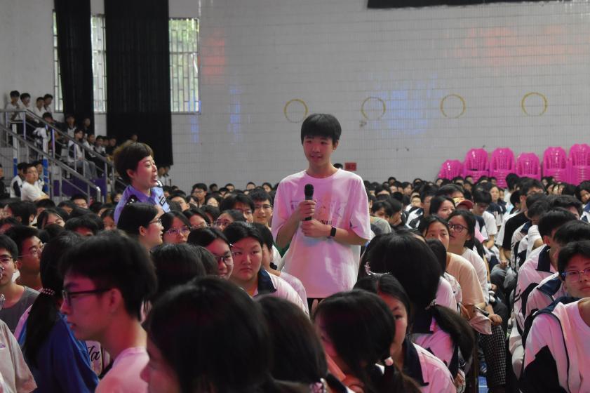 隆回二中開展法治宣講進(jìn)校園活動(dòng)：筑牢青春防線，護(hù)航平安成長