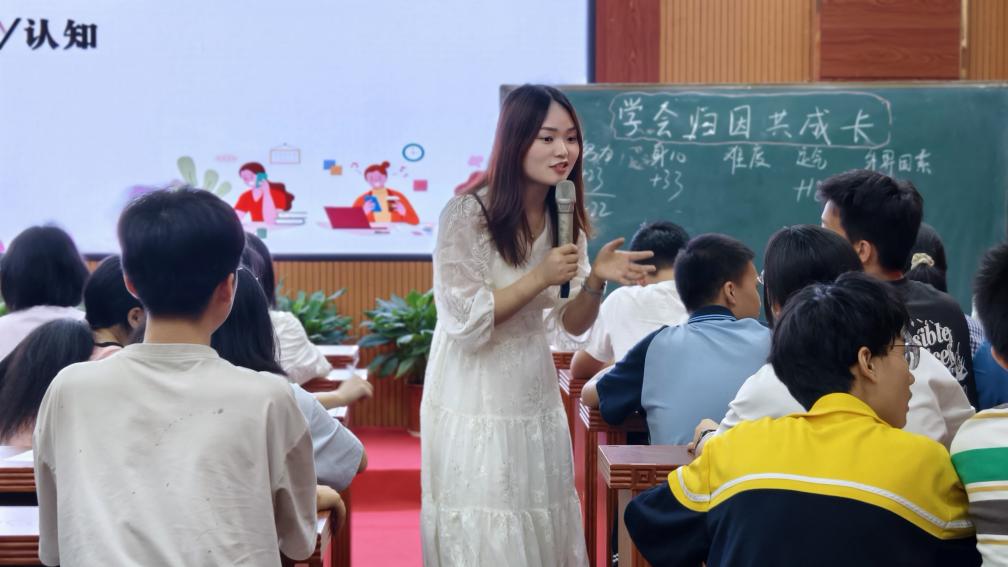 心育英才潤桃李 解惑有道展真章