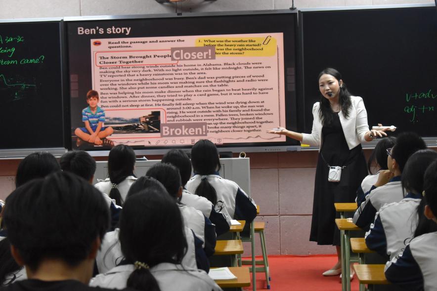 隆回二中舉行新進(jìn)教師匯報課