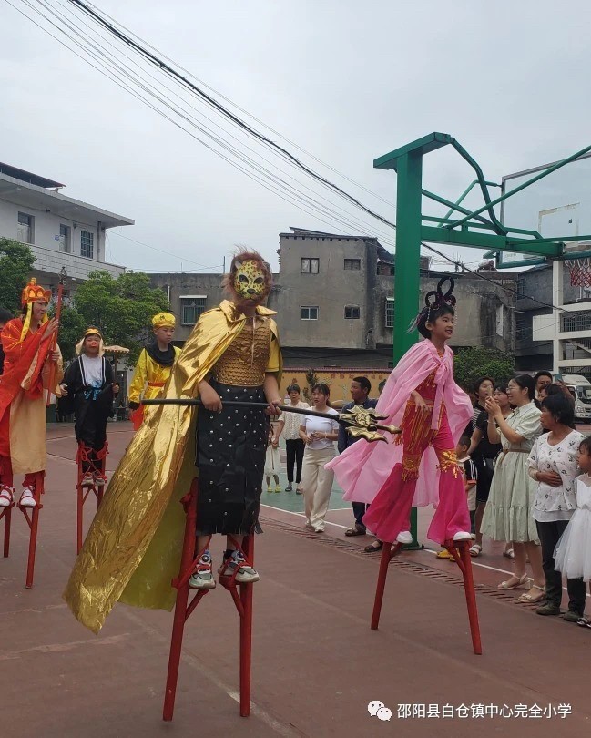 文體之花競(jìng)綻放，課后服務(wù)結(jié)碩果