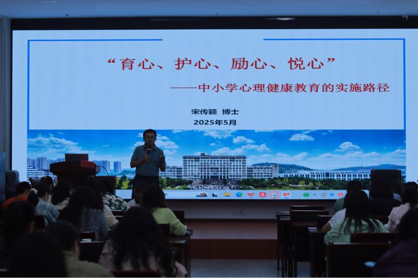 凝聚團(tuán)隊(duì)力量 探索心育路徑