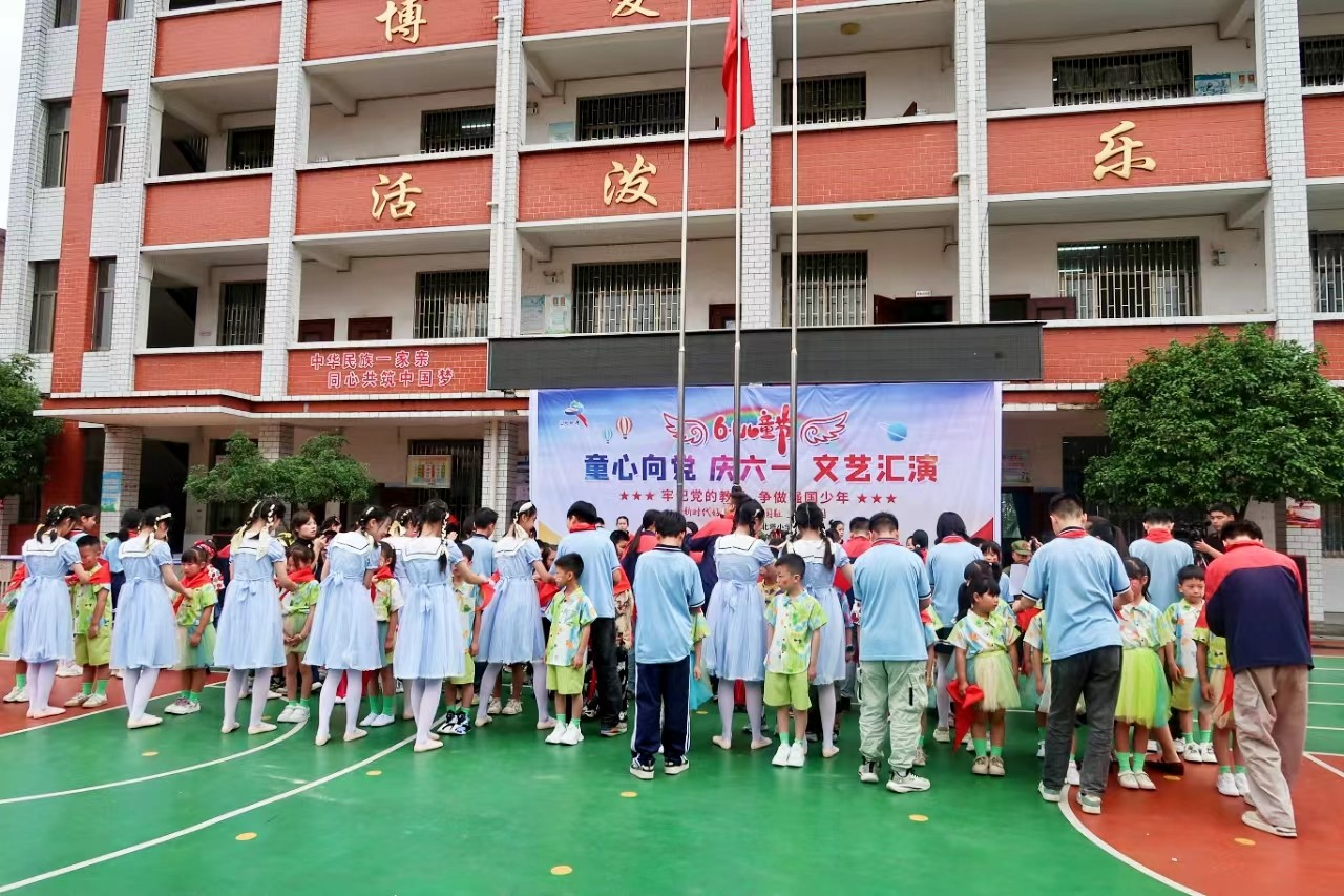 紅領(lǐng)巾新綻北塔園，87名少年許下強(qiáng)國誓言