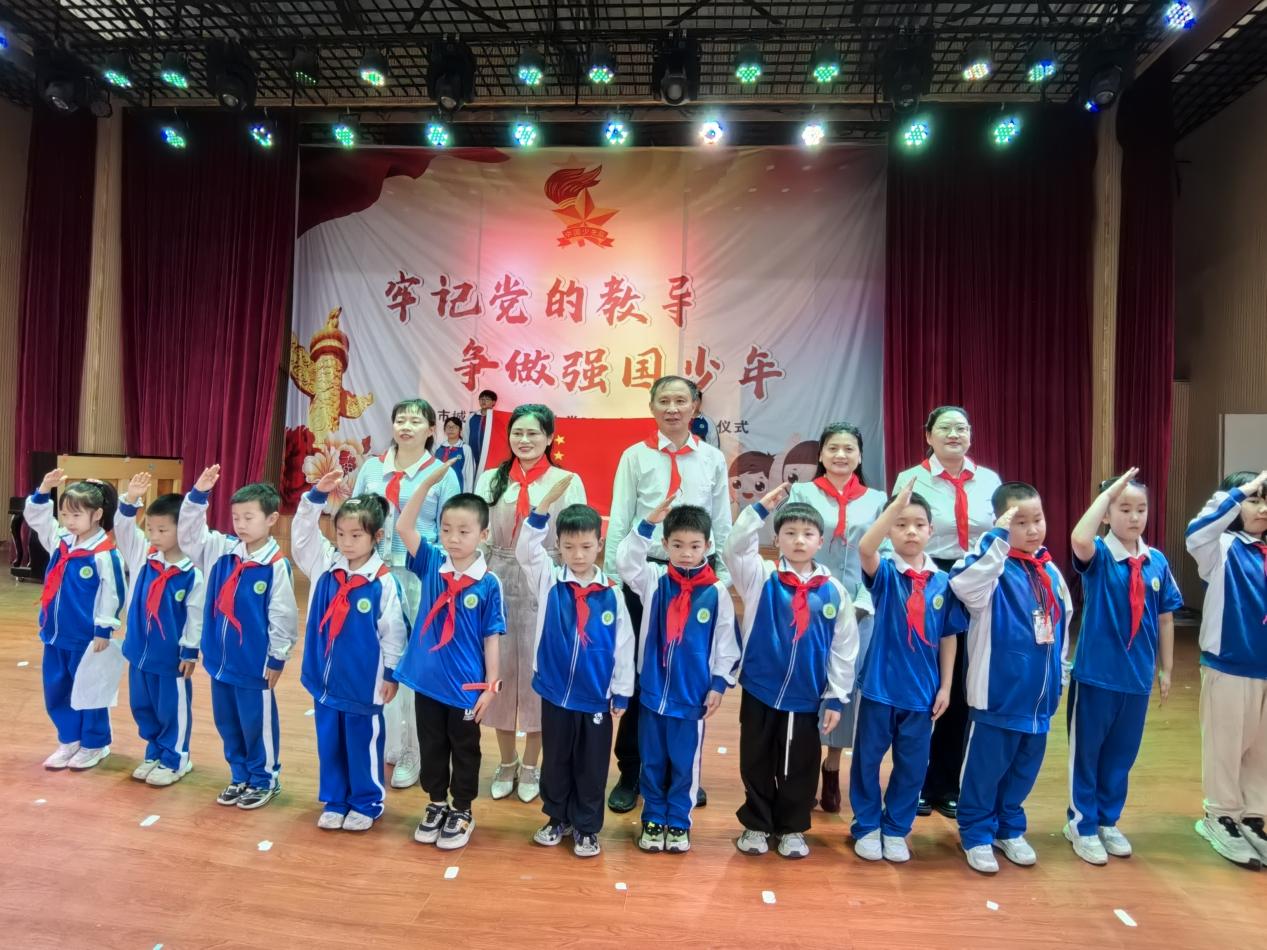 童心向黨慶六一 領巾飄揚筑未來