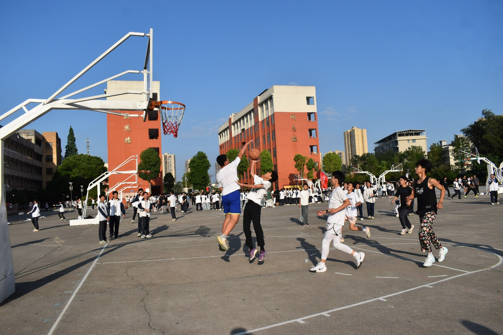 隆回二中舉行默深杯學(xué)生籃球賽