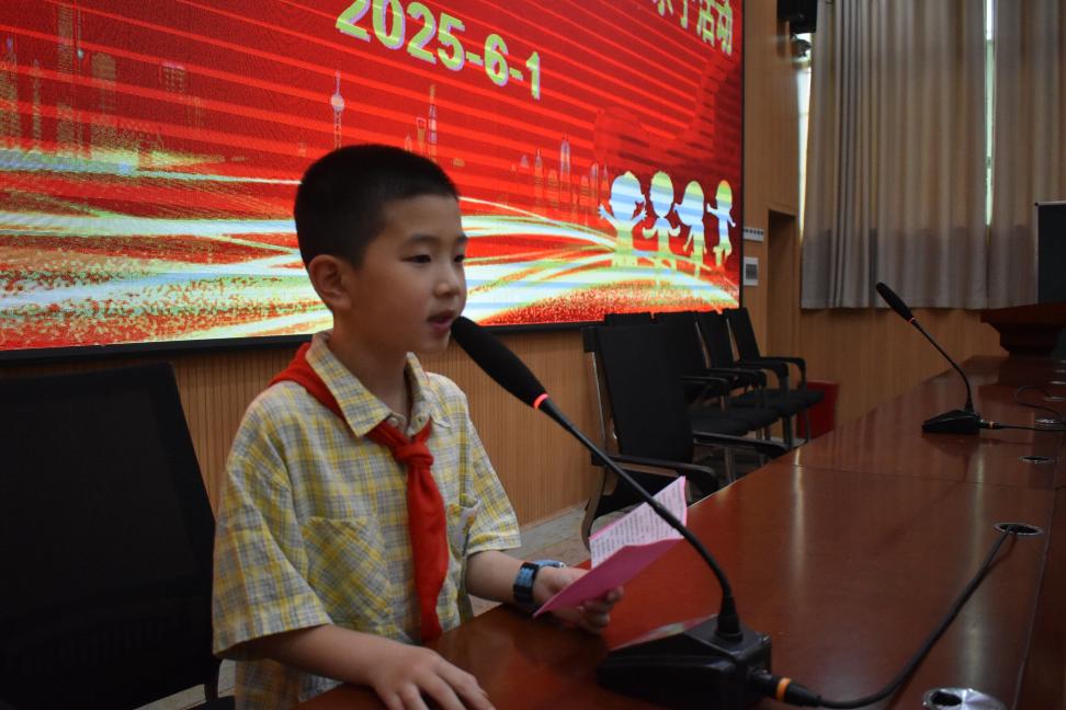 隆回二中舉辦“六一童心飛揚(yáng)，二中快樂起航”親子活動