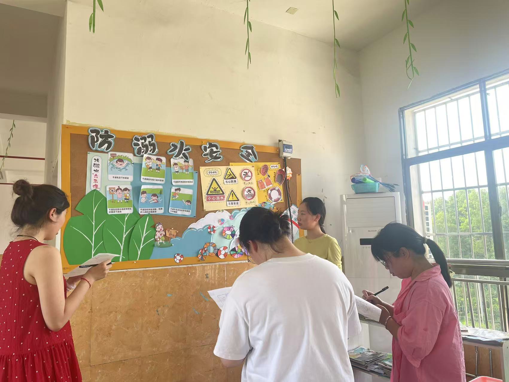 萬塘鄉(xiāng)白馬田幼兒園 開展防溺水安全主題環(huán)境創(chuàng)設(shè)評比