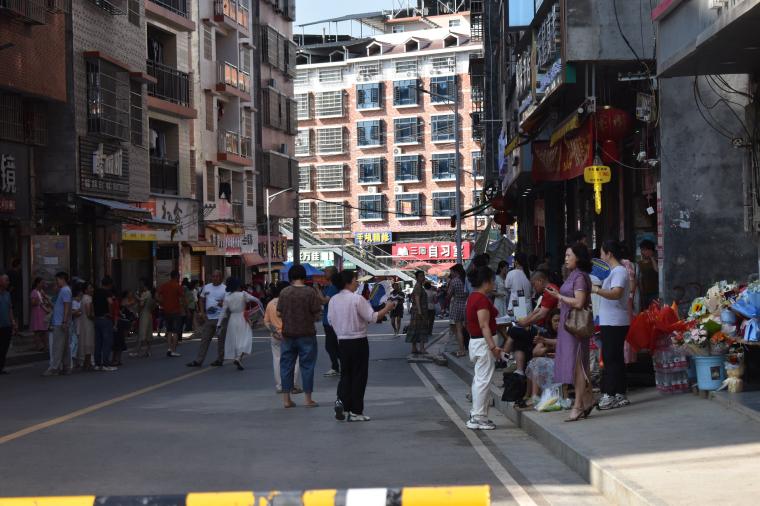 隆回近萬名高考考生奔赴考場