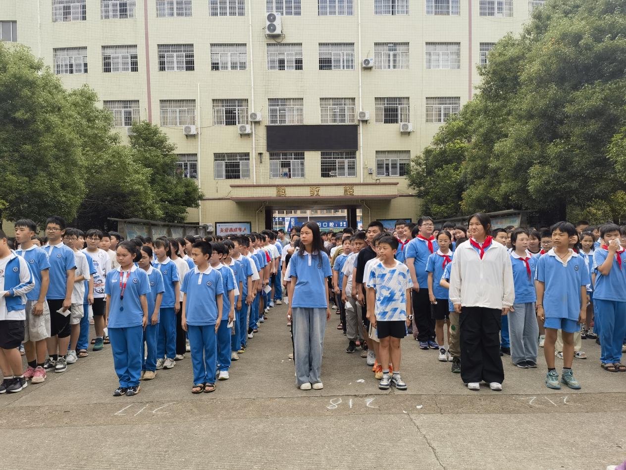 城區(qū)二小開展消防應(yīng)急疏散演練